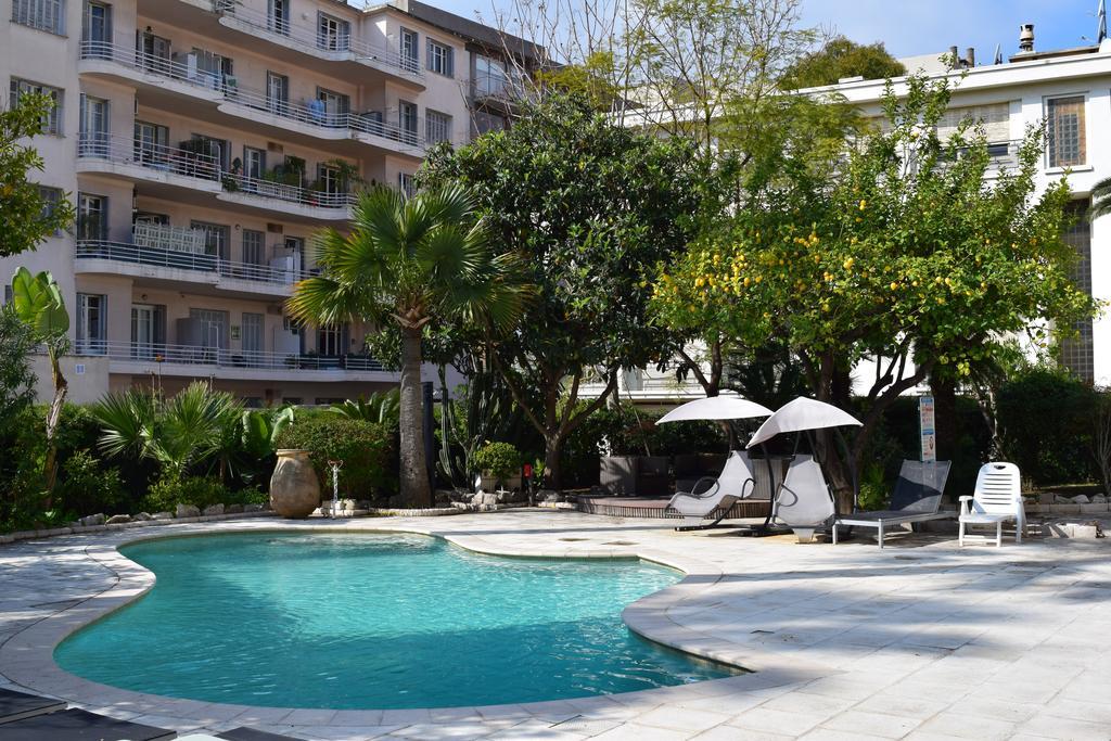 Armenonville Nice Bagian luar foto